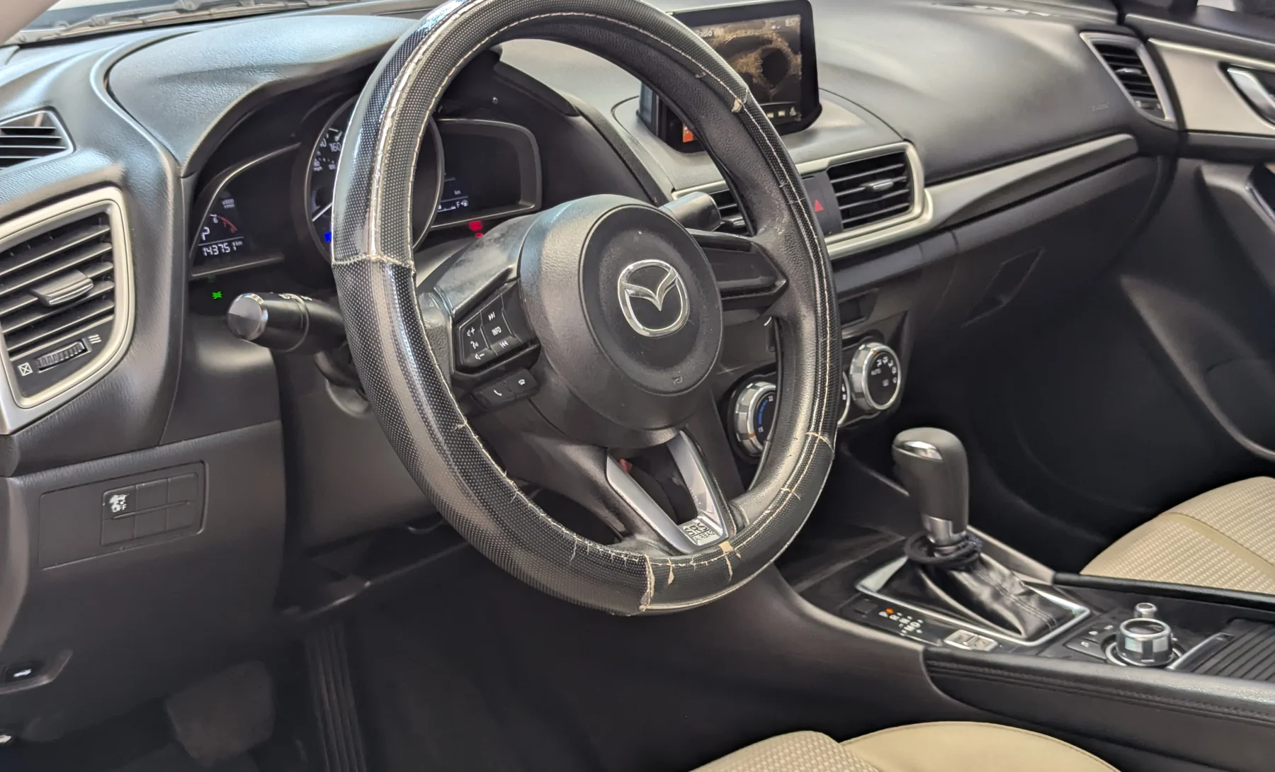 Mazda 3 I Touring 2018 — interior 1 de 10