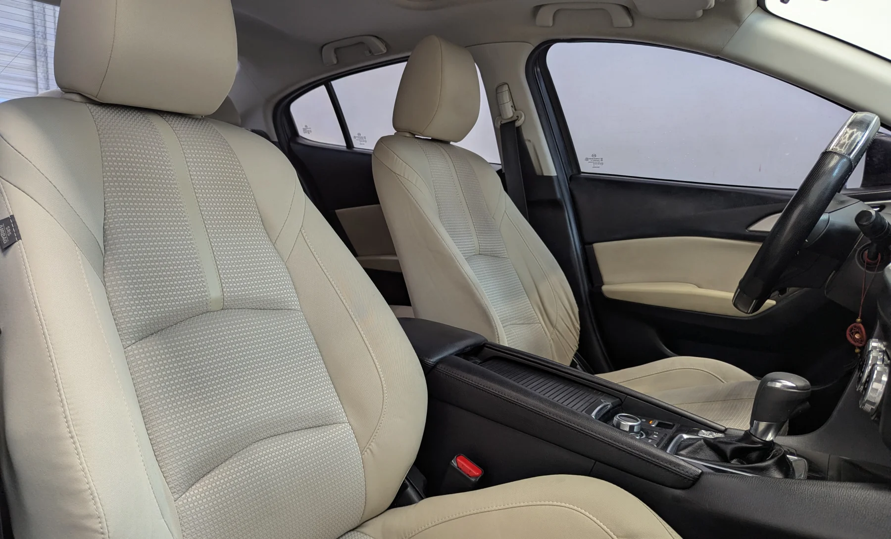 Mazda 3 I Touring 2018 — interior 2 de 10