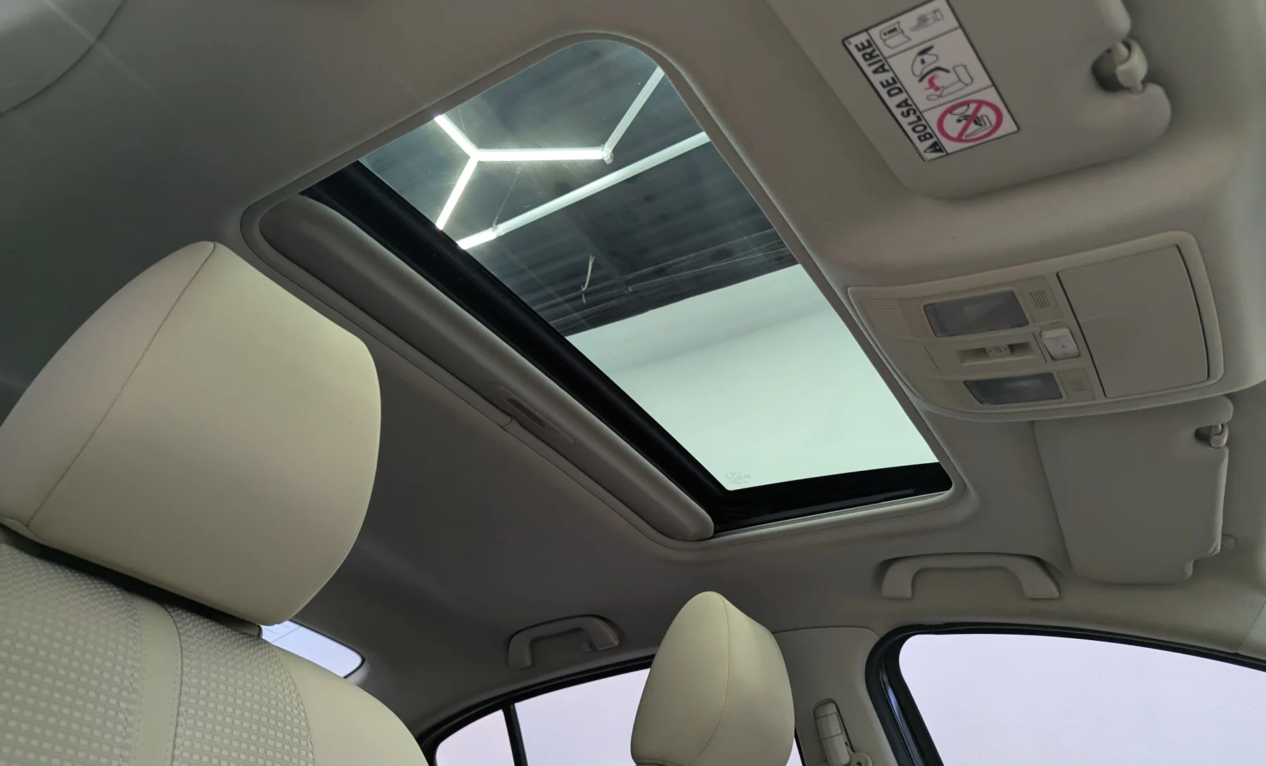 Mazda 3 I Touring 2018 — interior 8 de 10