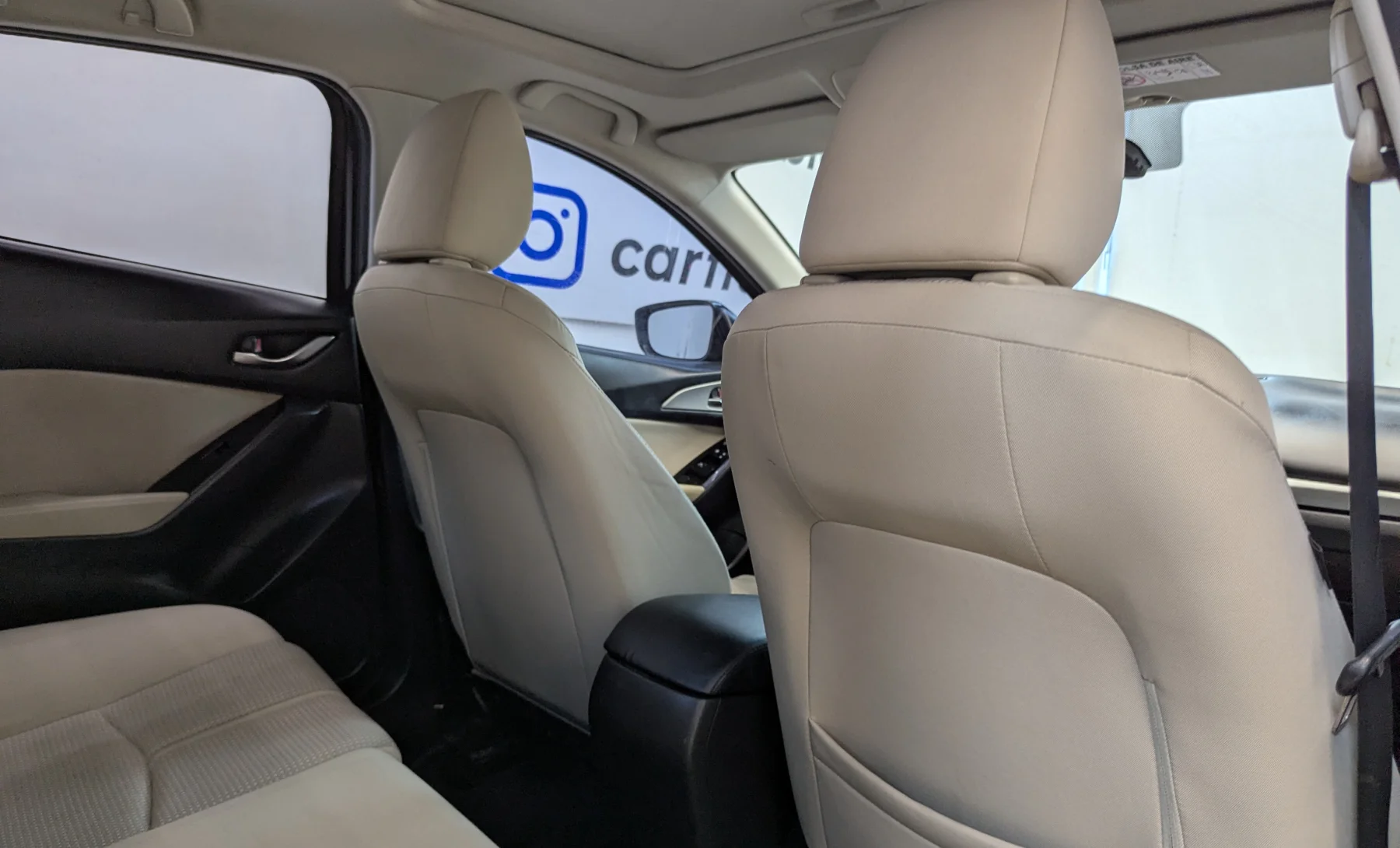 Mazda 3 I Touring 2018 — interior 10 de 10