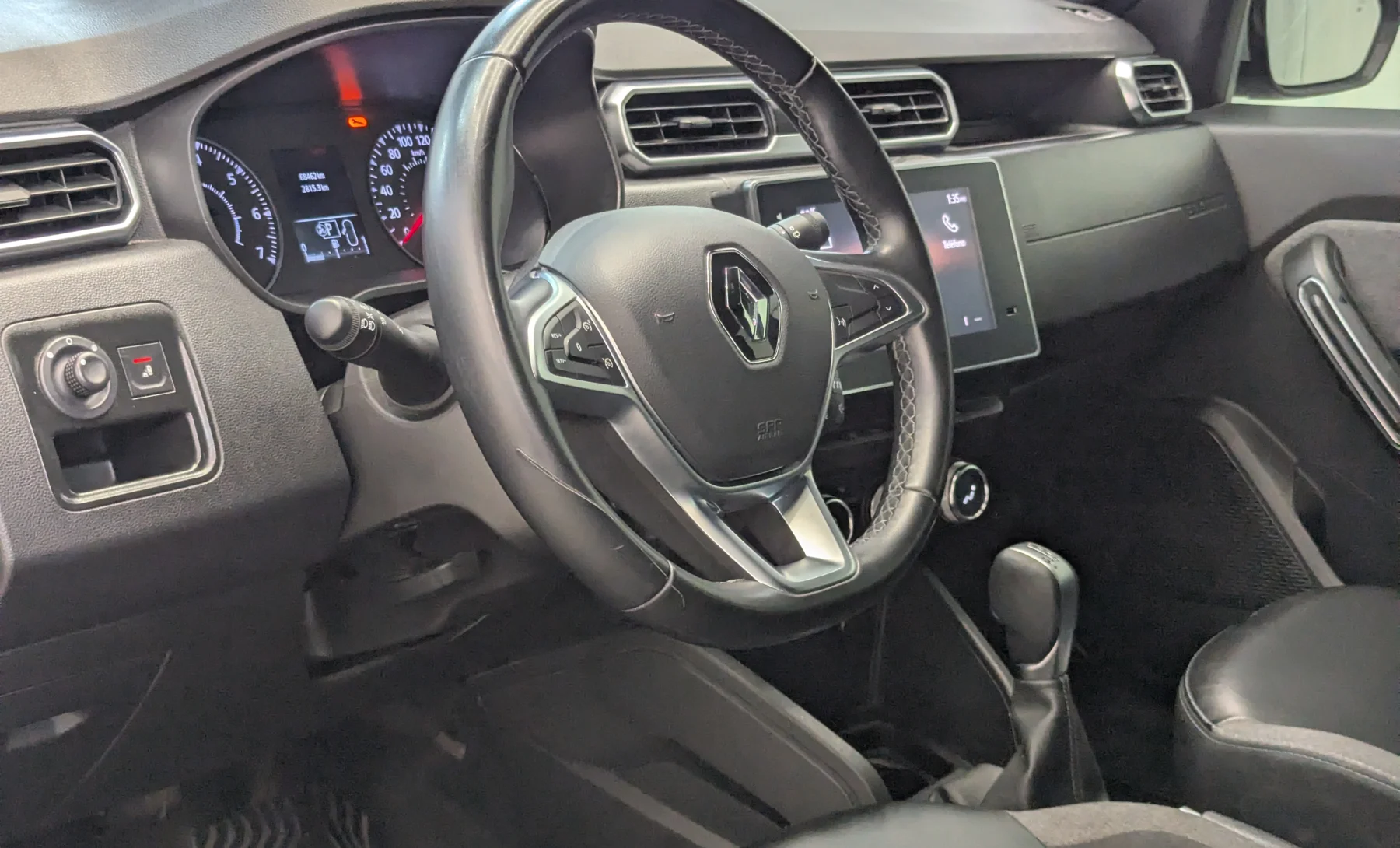 Renault Duster Iconic 2021 — interior 1 de 10
