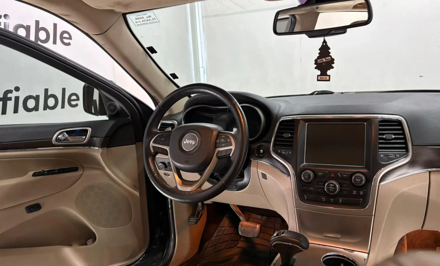 Jeep Grand Cherokee LIMITED 2015 — interior 4 de 4