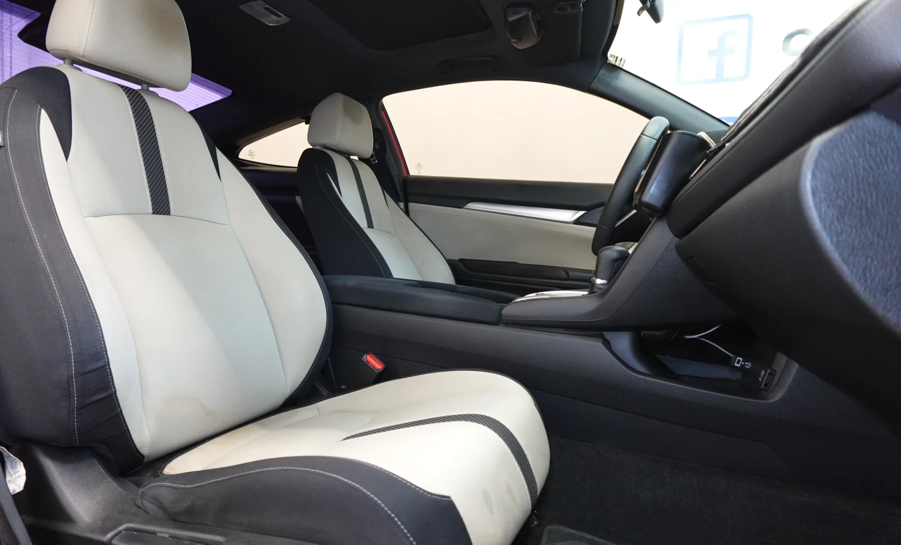 Honda Civic EX-L 2017 — interior 8 de 10