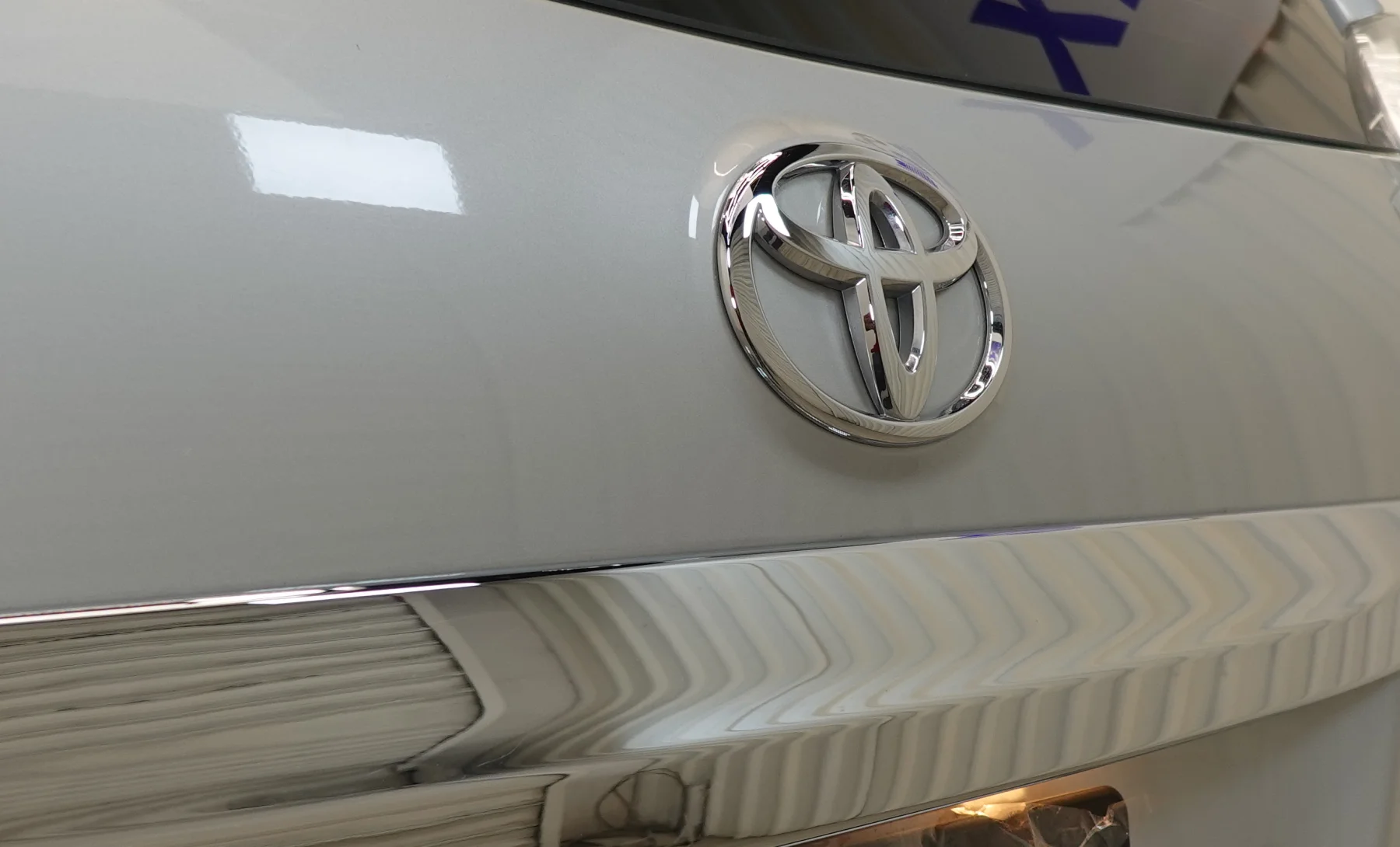 Toyota Avanza LE 2021 — exterior 8 de 10