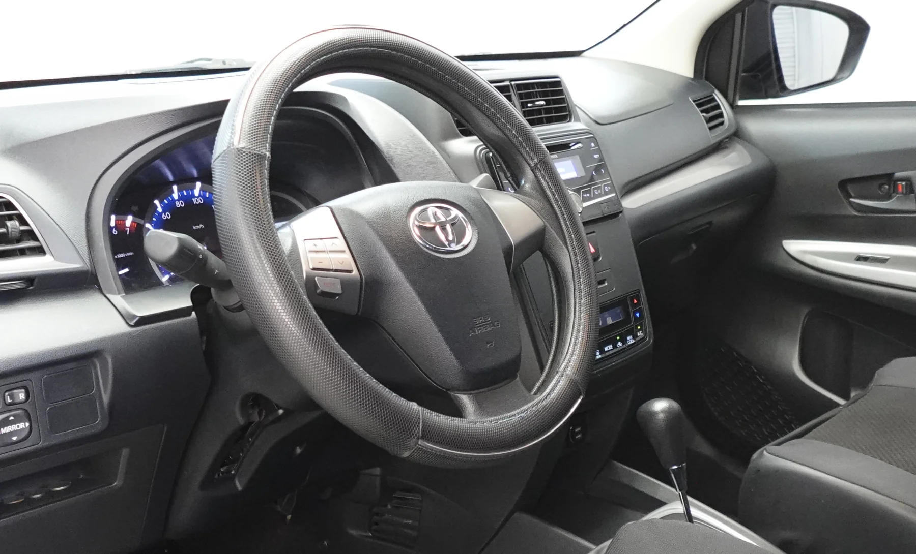 Toyota Avanza LE 2021 — interior 1 de 10