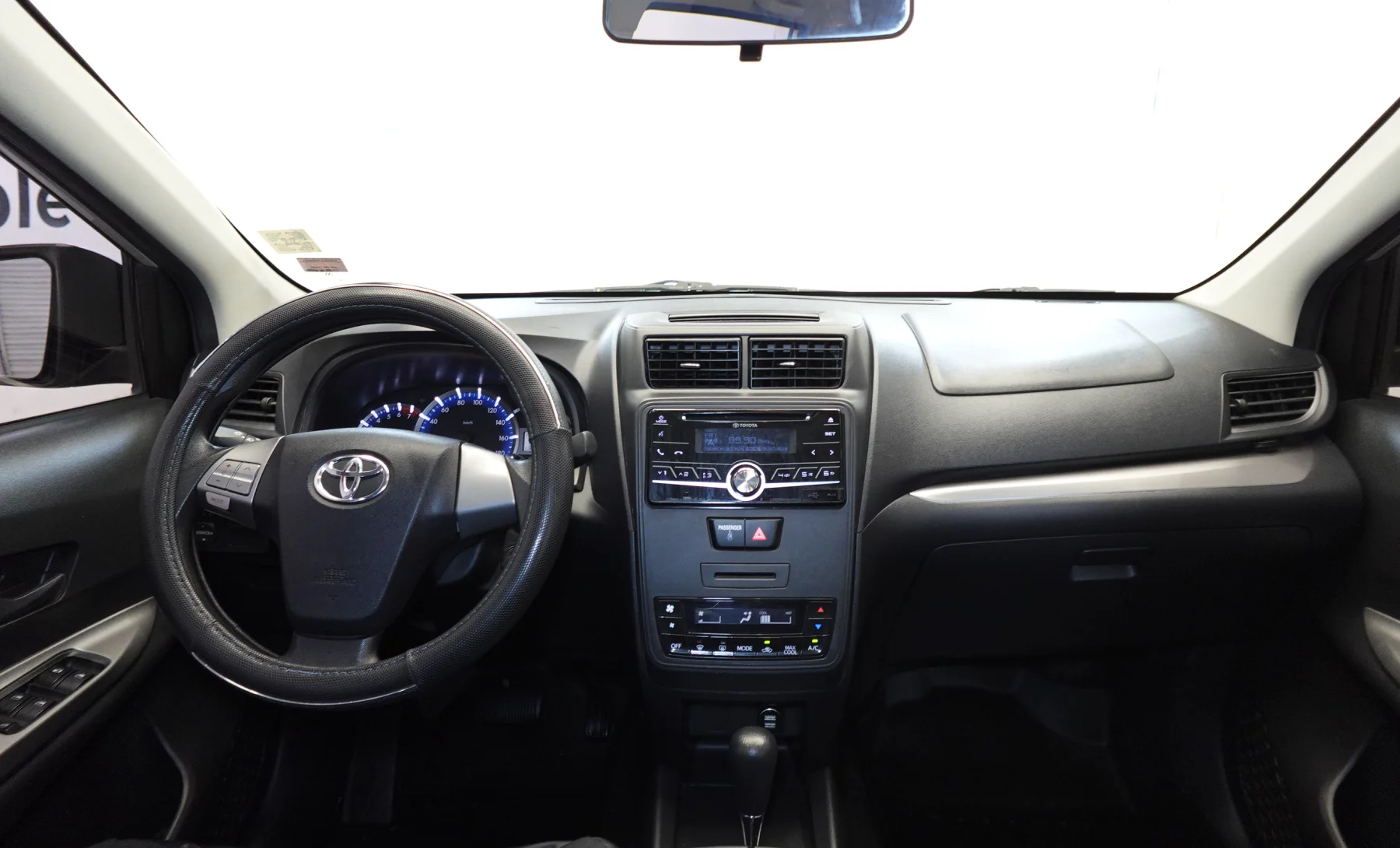 Toyota Avanza LE 2021 — interior 5 de 10