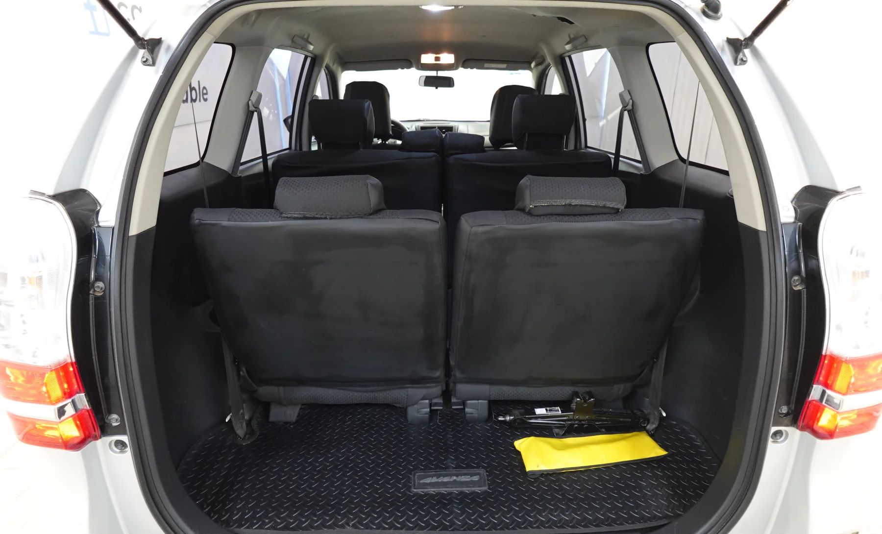 Toyota Avanza LE 2021 — interior 10 de 10