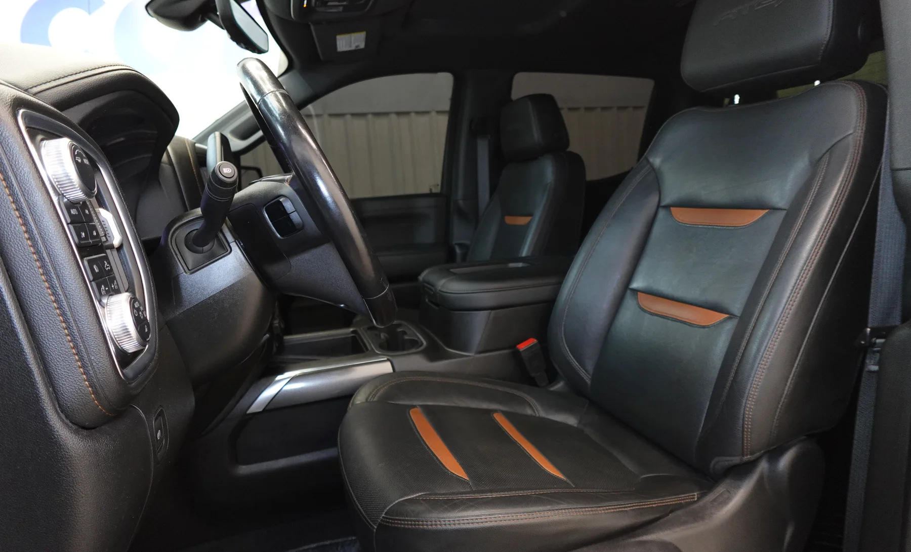 GMC Sierra 1500 AT4 2021 — interior 2 de 10
