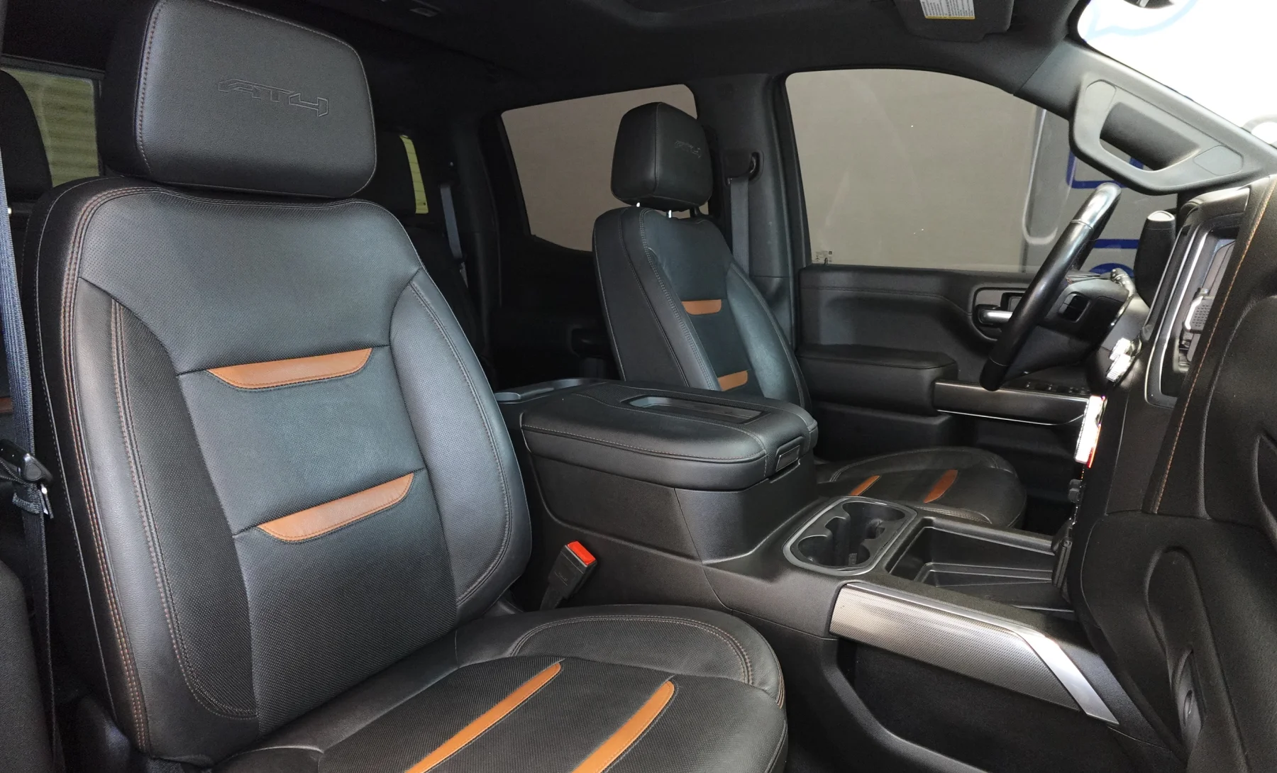 GMC Sierra 1500 AT4 2021 — interior 6 de 10