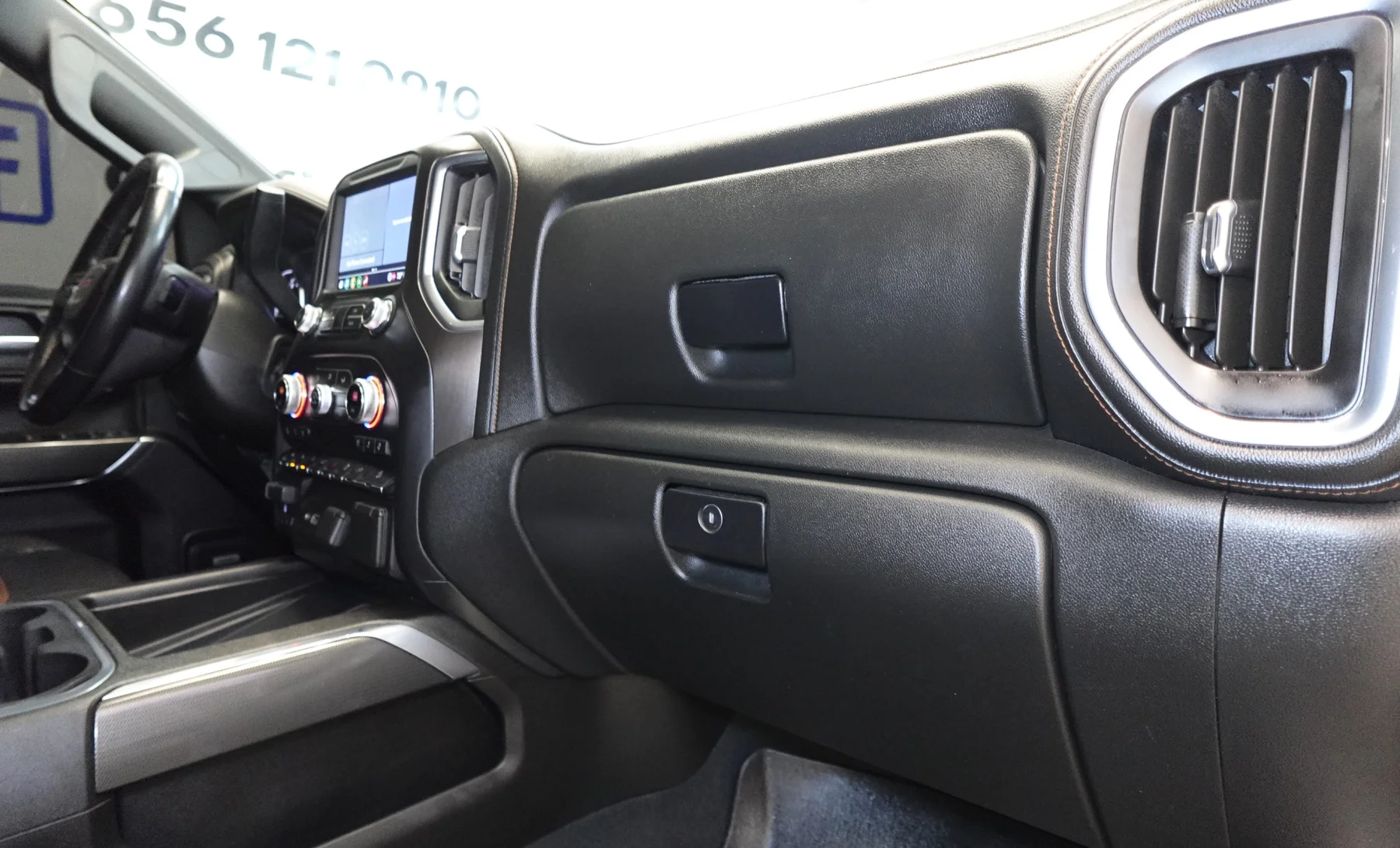 GMC Sierra 1500 AT4 2021 — interior 7 de 10