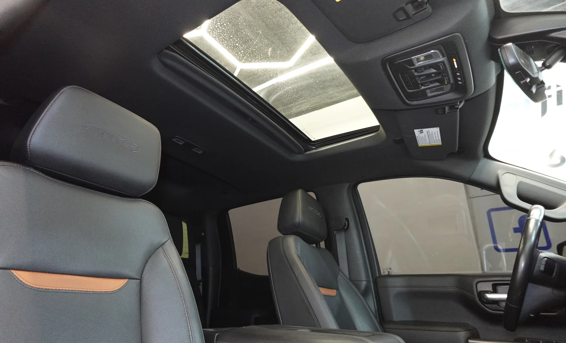 GMC Sierra 1500 AT4 2021 — interior 8 de 10