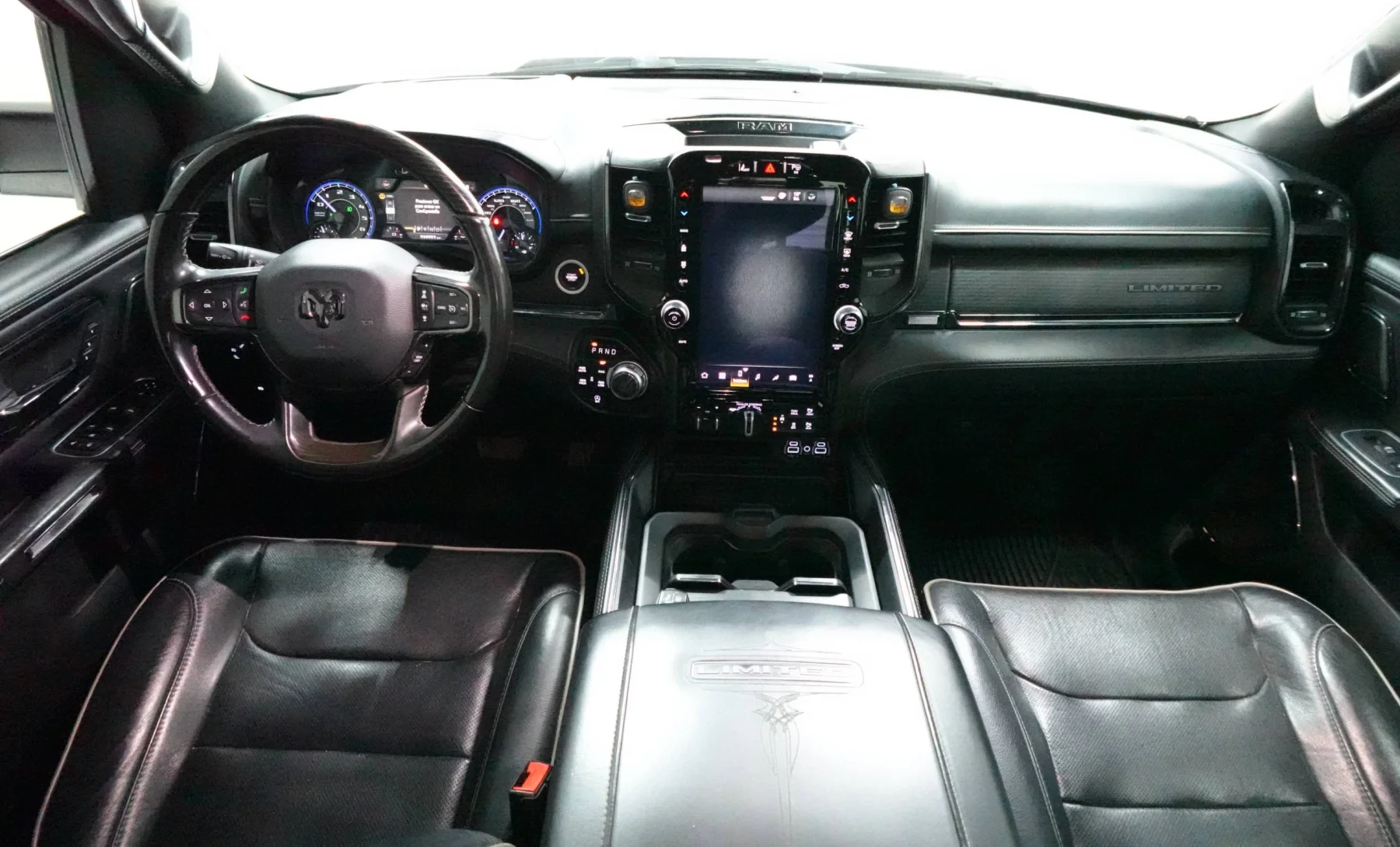 RAM 1500 Limited 2022 — interior 2 de 4