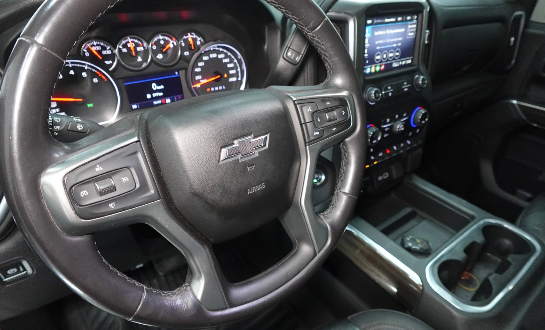 Chevrolet Cheyenne Trail Boss 2021 — interior 3 de 4