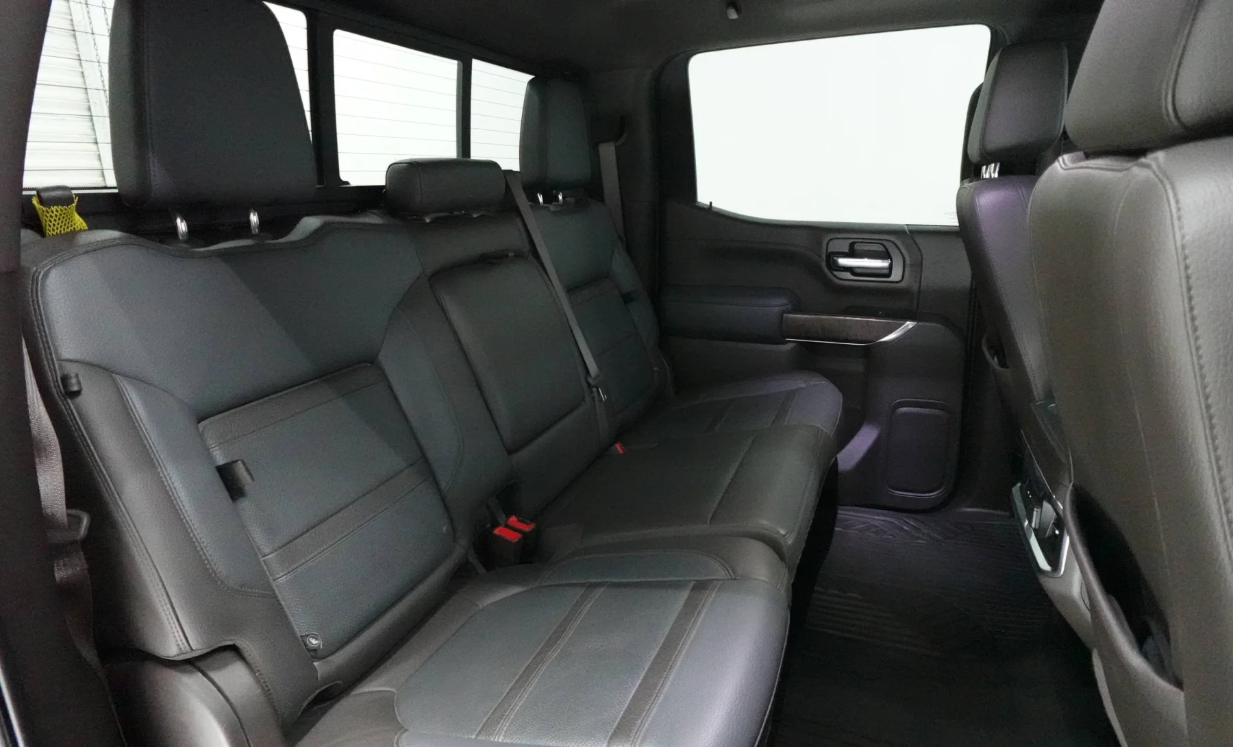 GMC Sierra Denali 2022 — interior 3 de 4