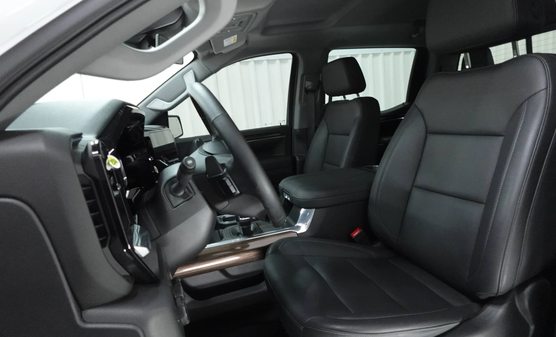 Chevrolet Cheyenne RST 2025 — interior 3 de 4