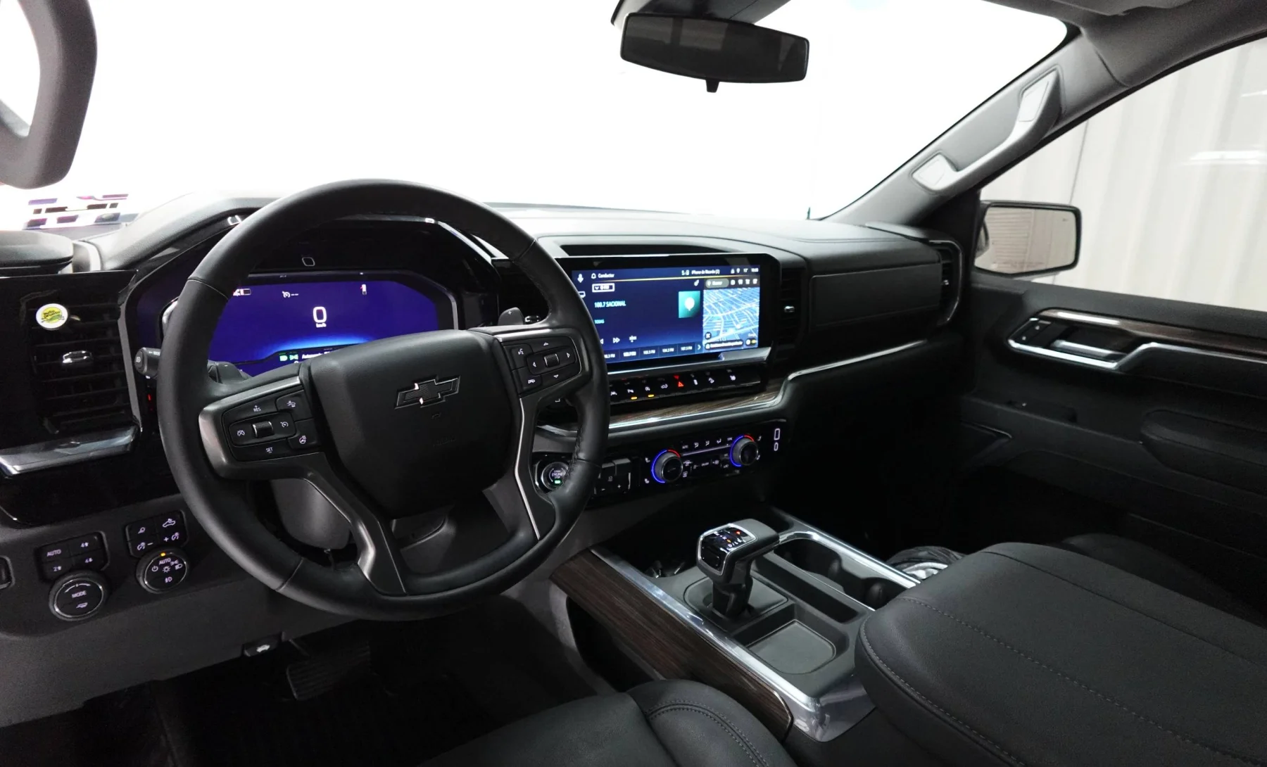 Chevrolet Cheyenne RST 2025 — interior 4 de 4