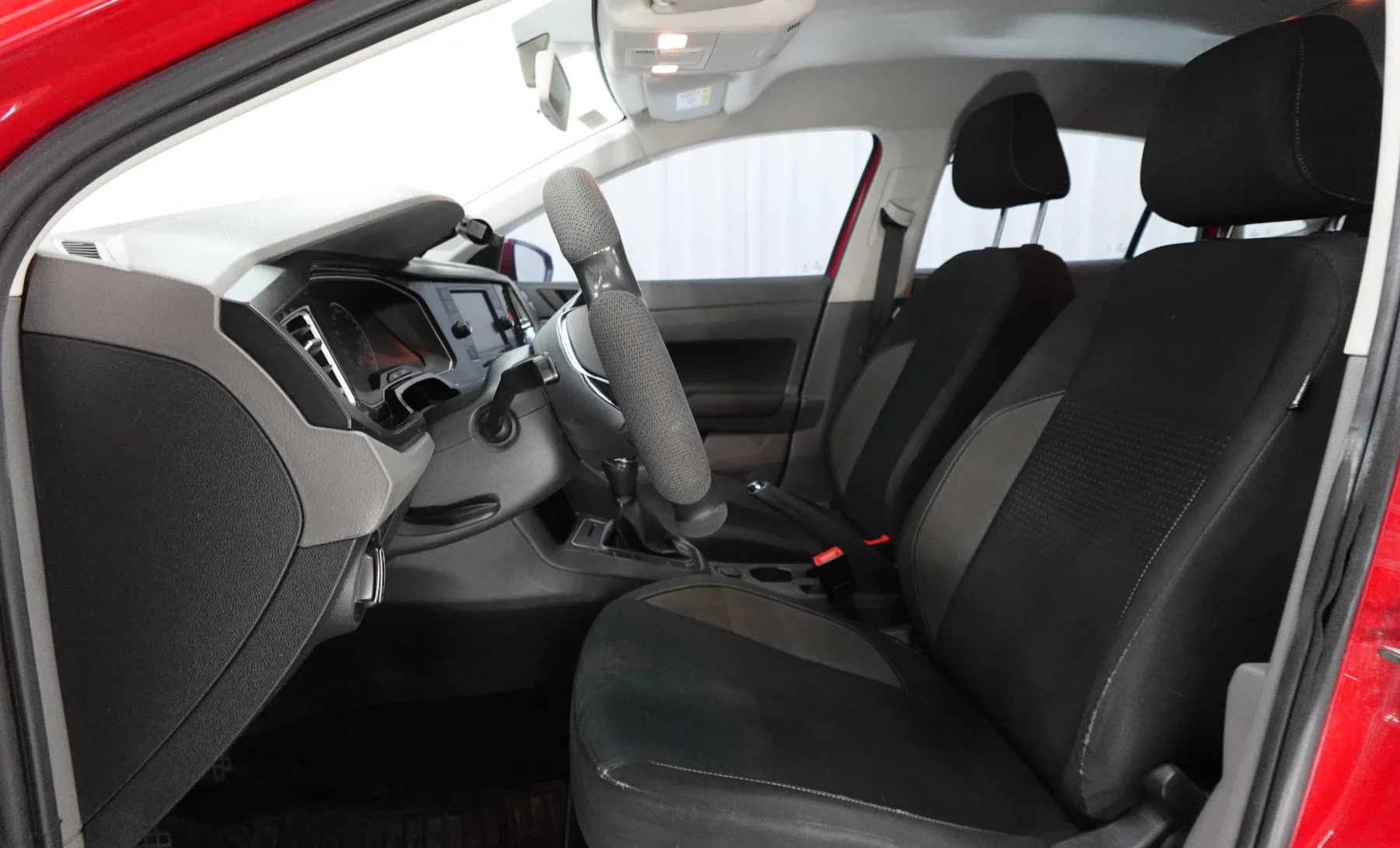 Volkswagen Virtus Base 2020 — interior 3 de 4