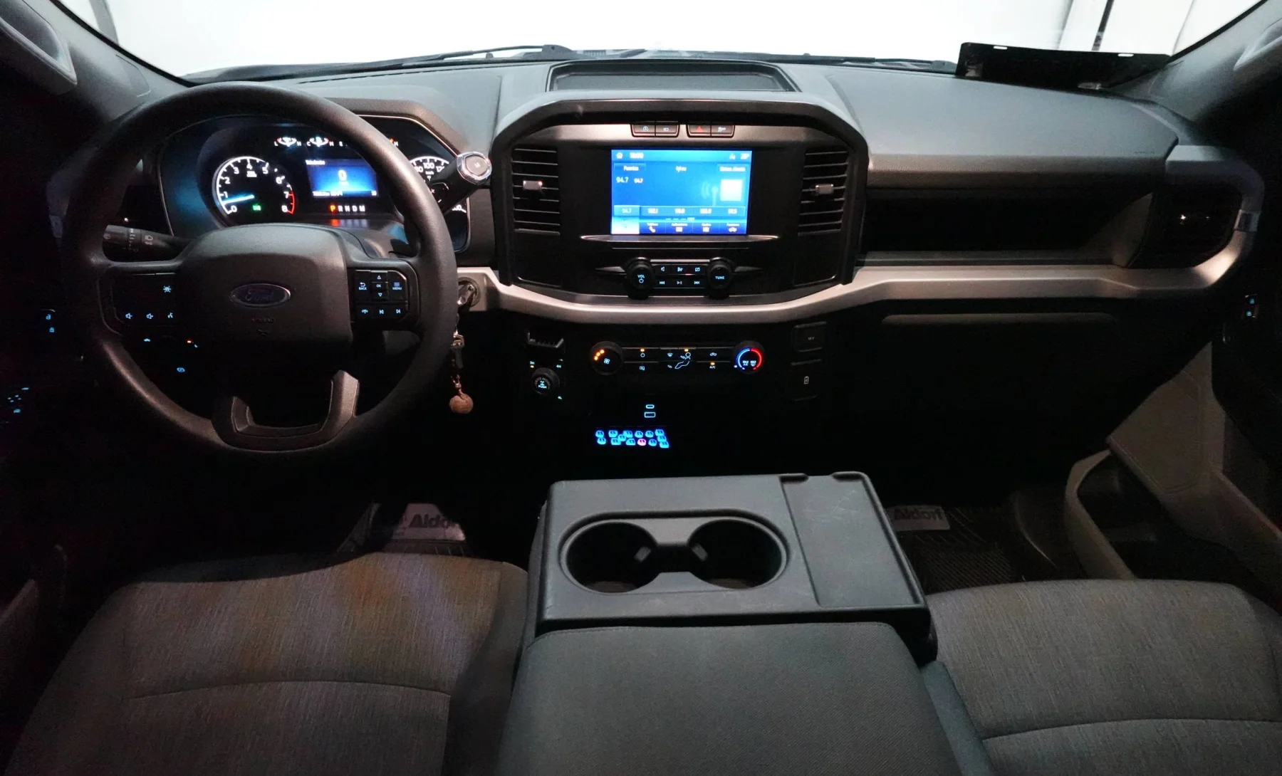 Ford Lobo Lariat 2022 — interior 3 de 4