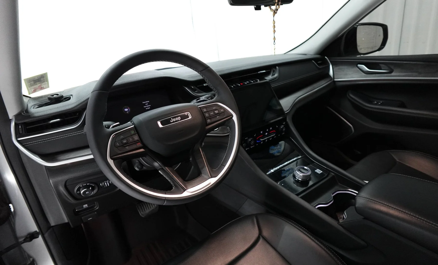 Jeep Grand Cherokee 4xe 2024 — interior 4 de 4