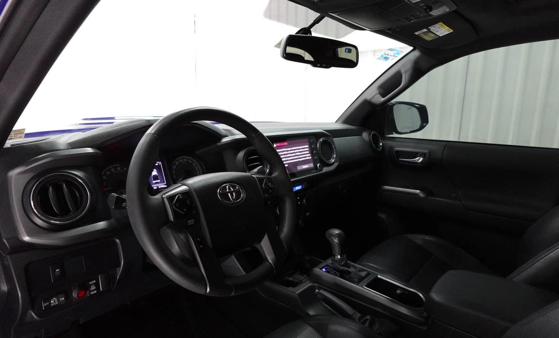 Toyota Tacoma Base 2022 — interior 2 de 4
