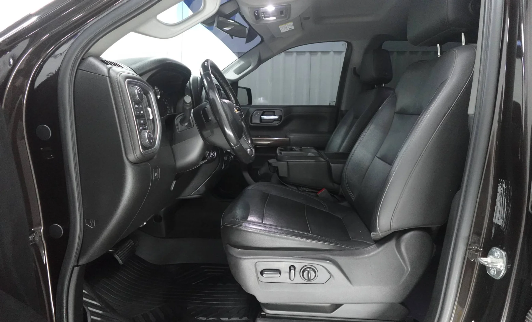 Chevrolet Silverado LT 2019 — interior 1 de 4