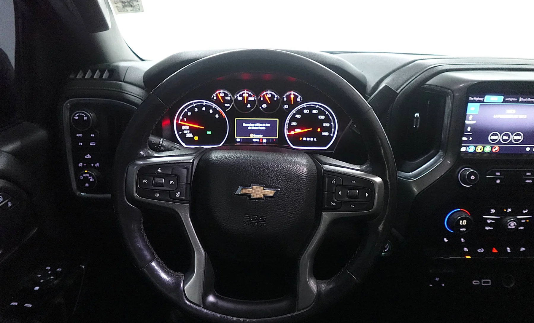 Chevrolet Silverado LT 2019 — interior 3 de 4
