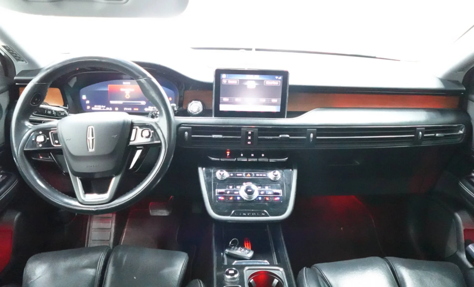 Lincoln Corsair Base 2020 — interior 1 de 4