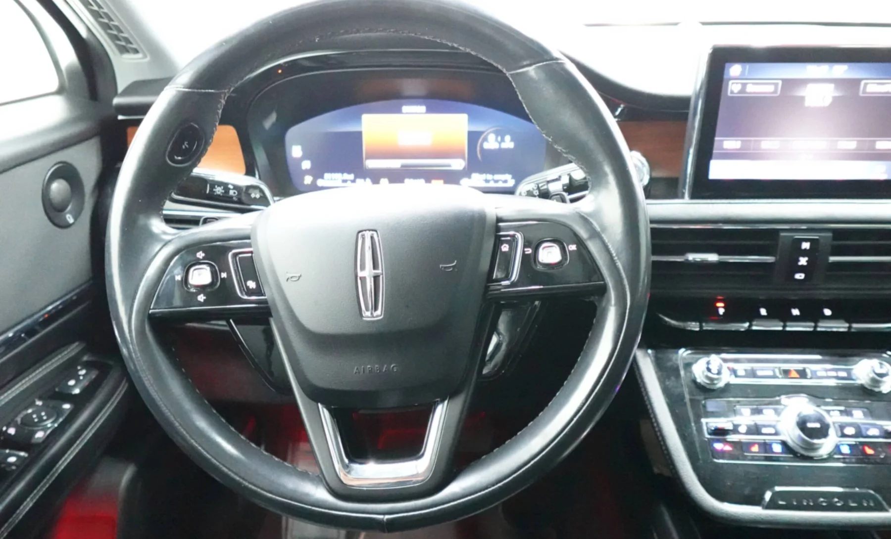 Lincoln Corsair Base 2020 — interior 2 de 4