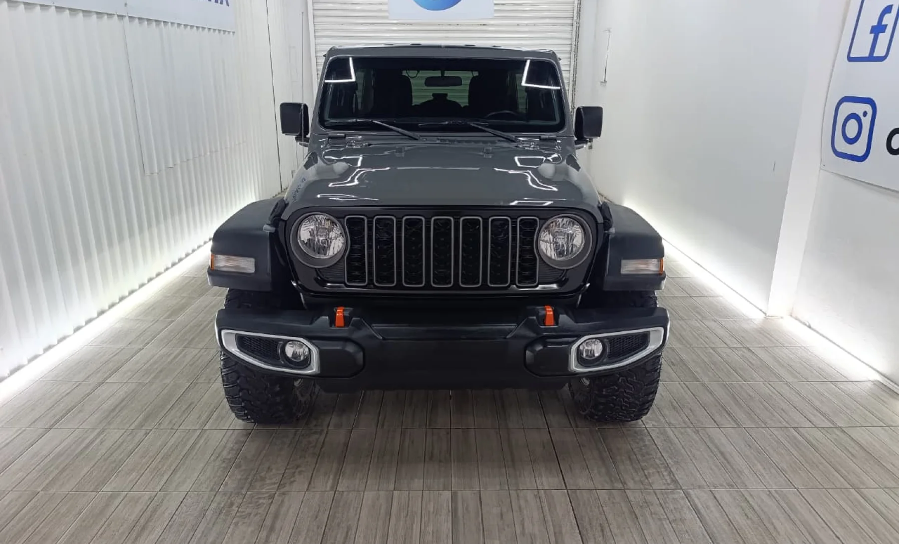 Jeep Wrangler Unlimited Sport 2018 — exterior 2 de 5