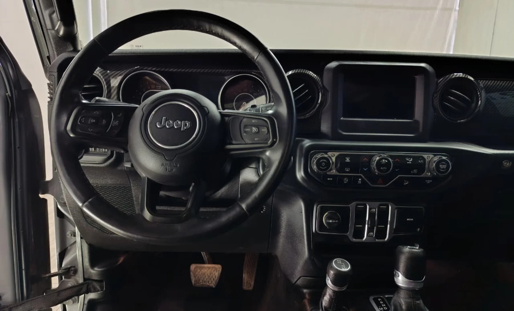 Jeep Wrangler Unlimited Sport 2018 — interior 3 de 4