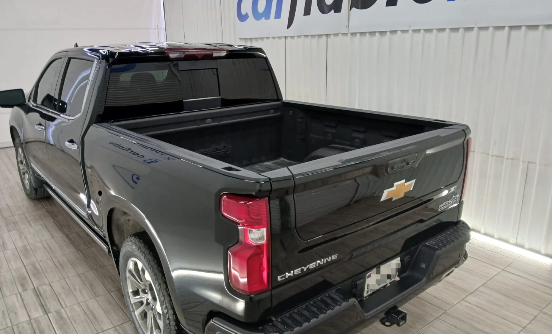 Chevrolet Cheyenne High Country 2023 — interior 2 de 4