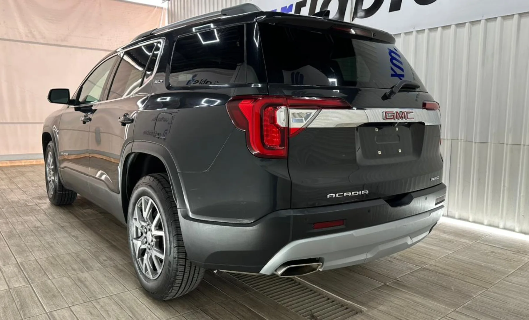 GMC Acadia AT4 2020 — exterior 4 de 5
