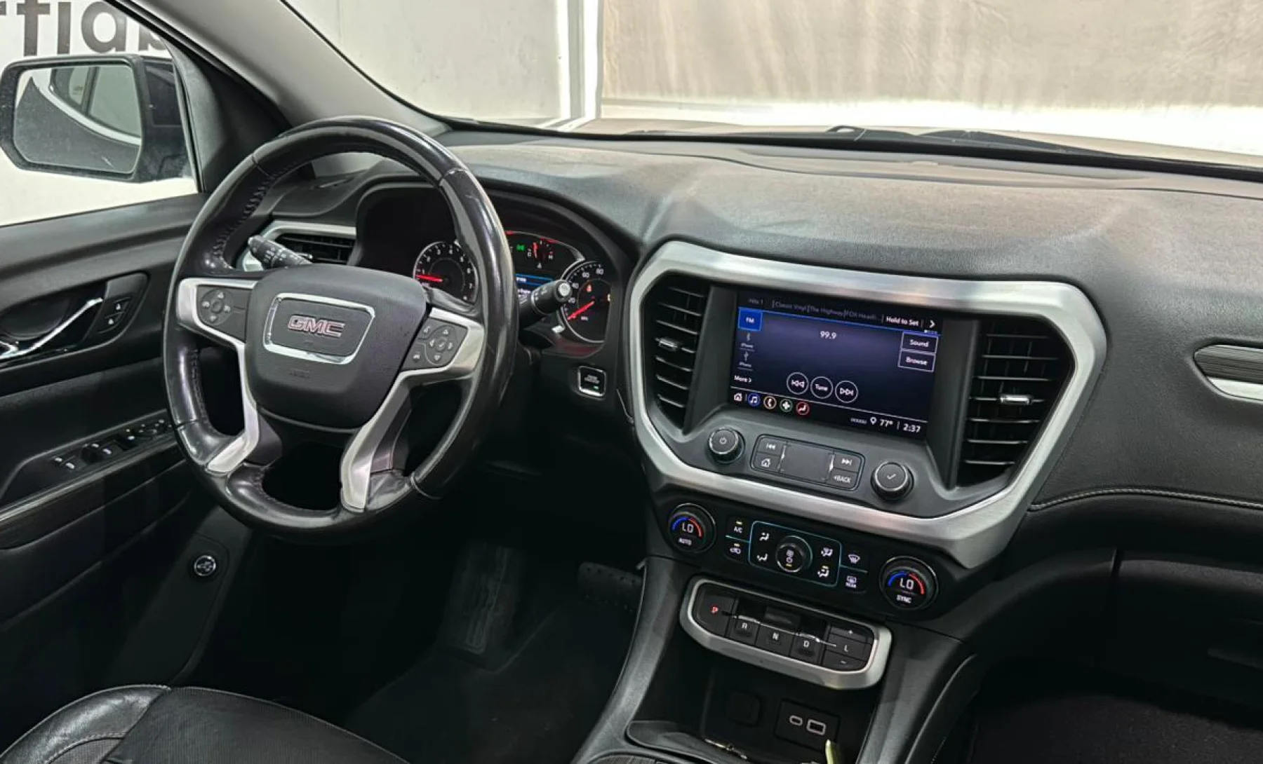 GMC Acadia AT4 2020 — interior 1 de 4
