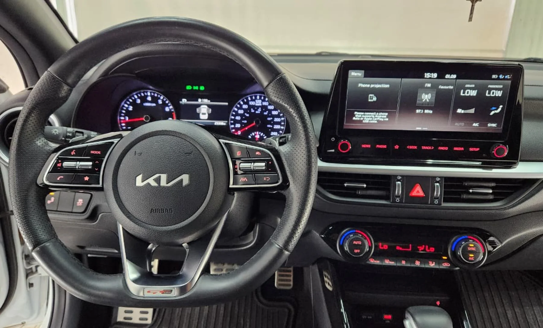 Kia Forte EX Premium 2024 — interior 3 de 4