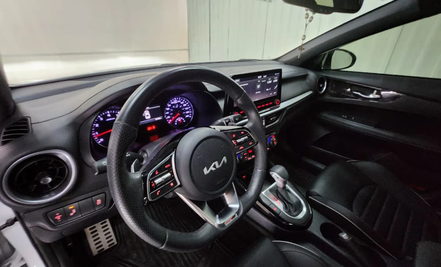 Kia Forte EX Premium 2024 — interior 4 de 4