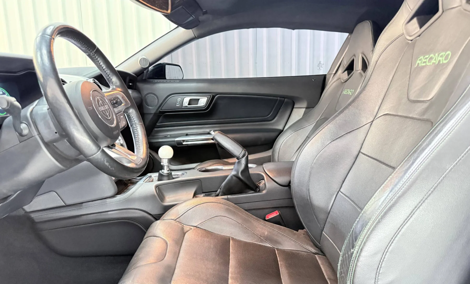 Ford Mustang Bullitt 2019 — interior 1 de 4