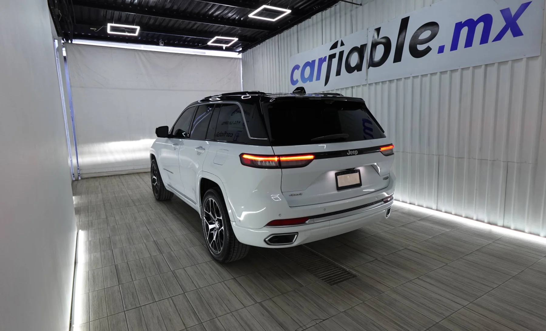 Jeep Grand Cherokee 4xe 2024 — exterior 4 de 5