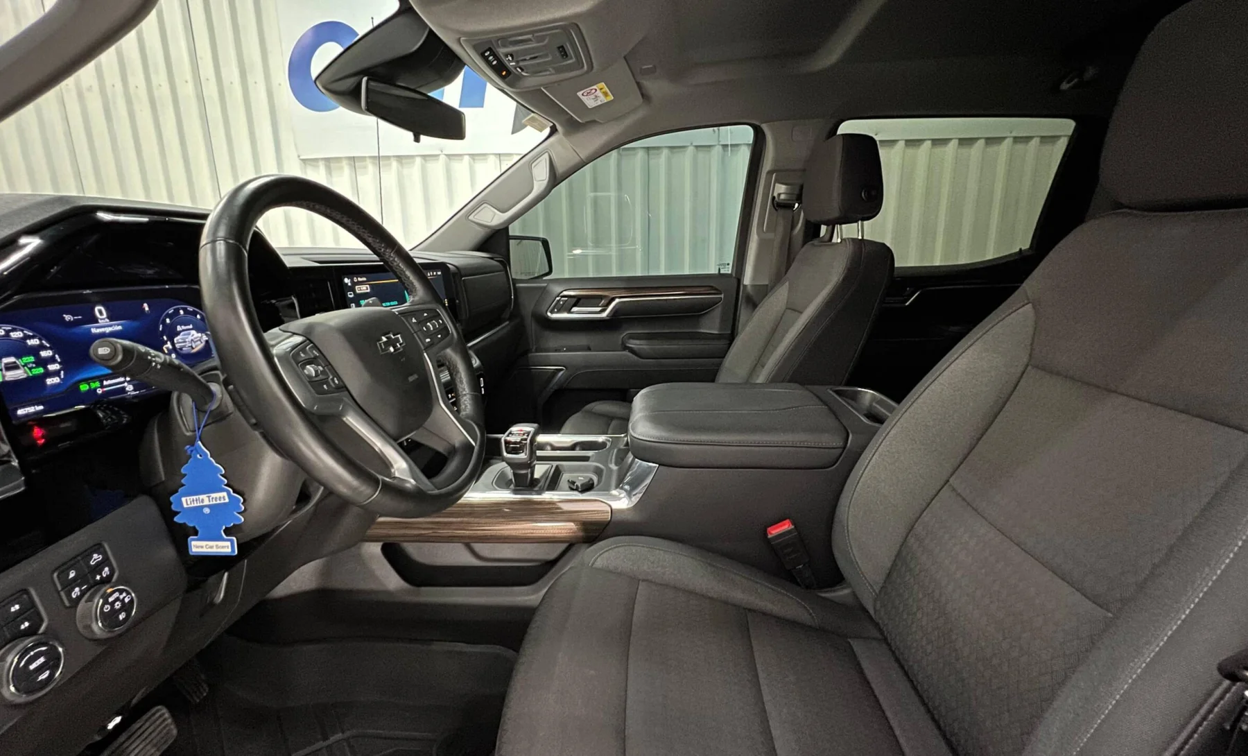 Chevrolet Cheyenne High Country 2023 — interior 2 de 4