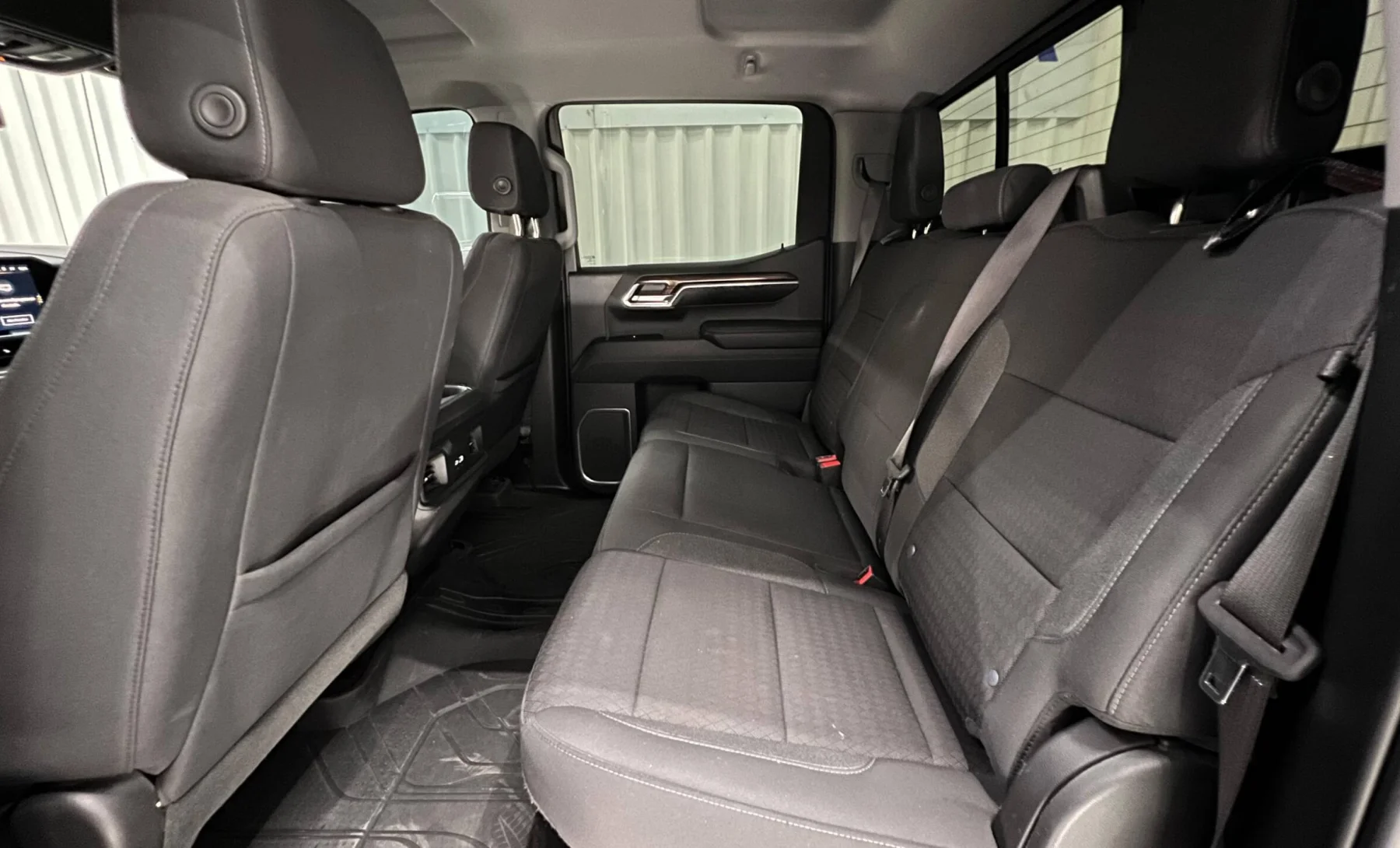 Chevrolet Cheyenne High Country 2023 — interior 3 de 4
