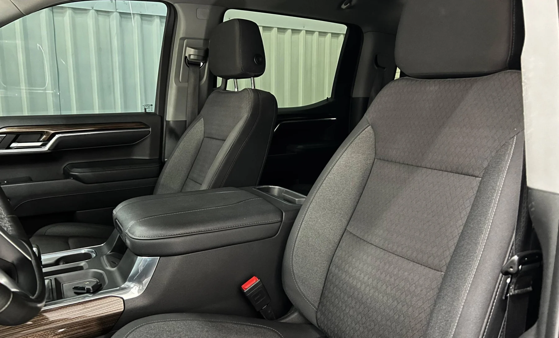 Chevrolet Cheyenne High Country 2023 — interior 4 de 4