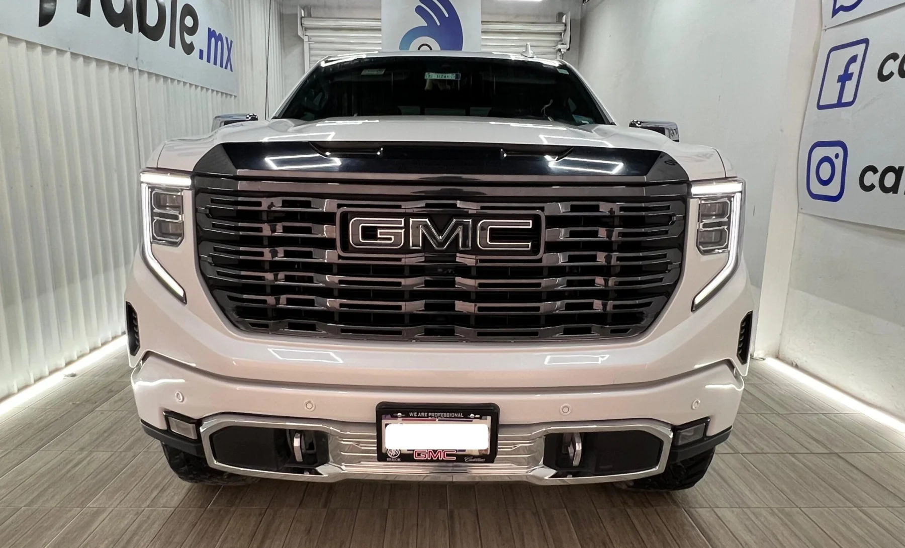 GMC Sierra Denali Ultimate 2023 — exterior 2 de 5