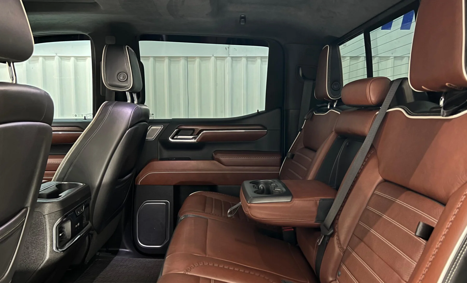 GMC Sierra Denali Ultimate 2023 — interior 2 de 4