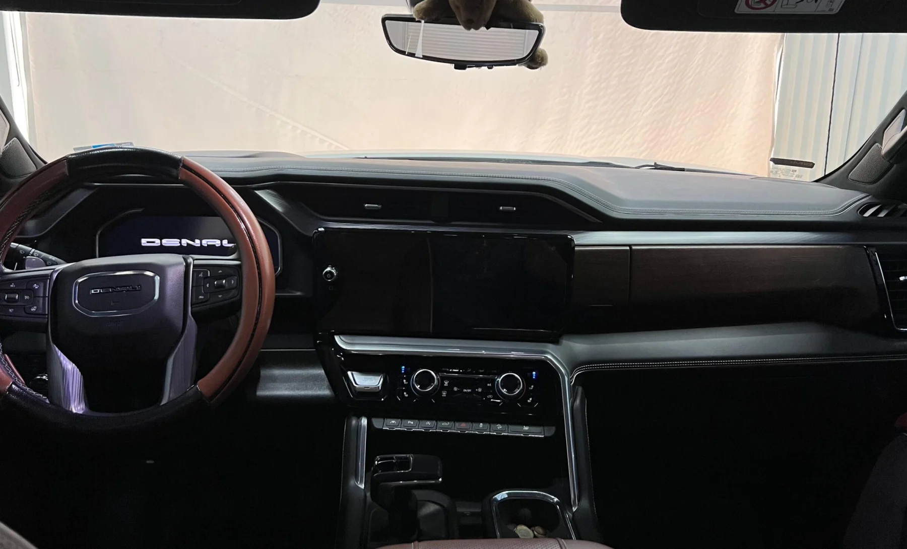 GMC Sierra Denali Ultimate 2023 — interior 3 de 4