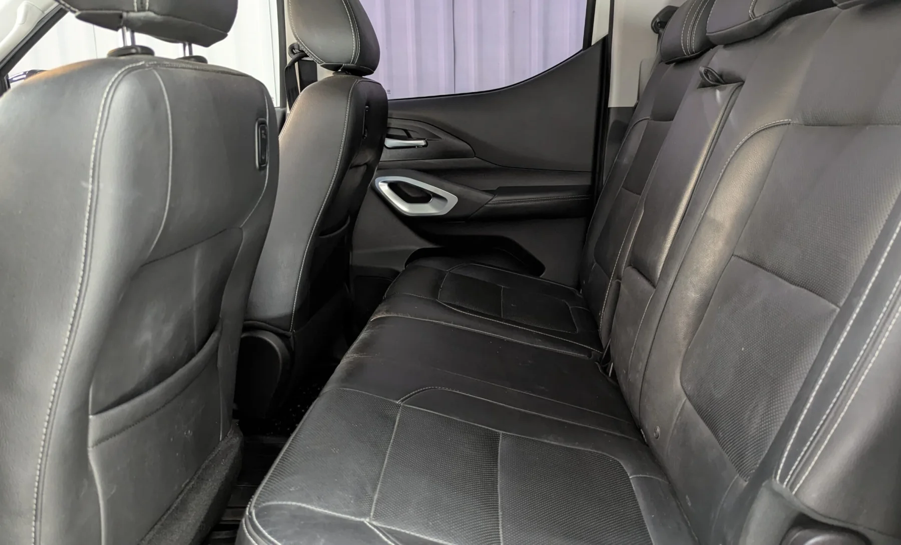Peugeot 2008 Active 2022 — interior 3 de 4