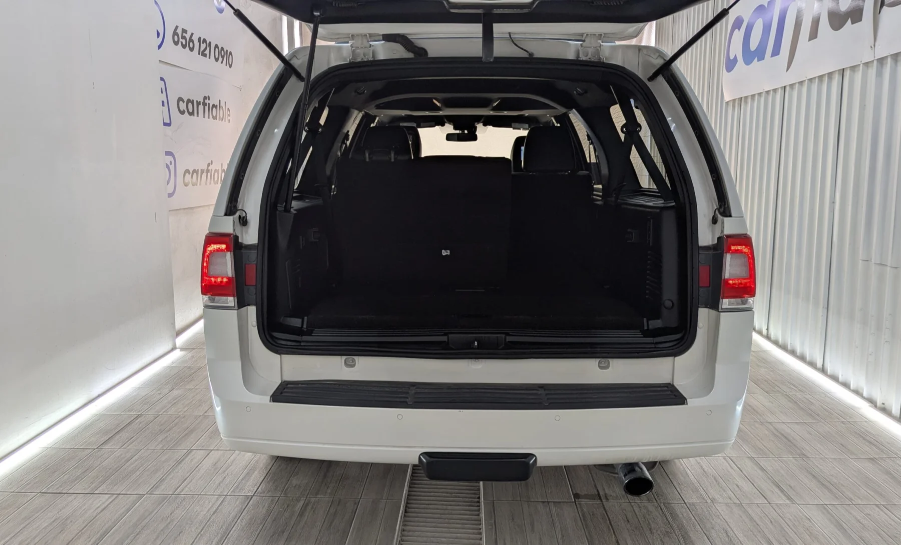 Lincoln Navigator Base 2016 — interior 1 de 4