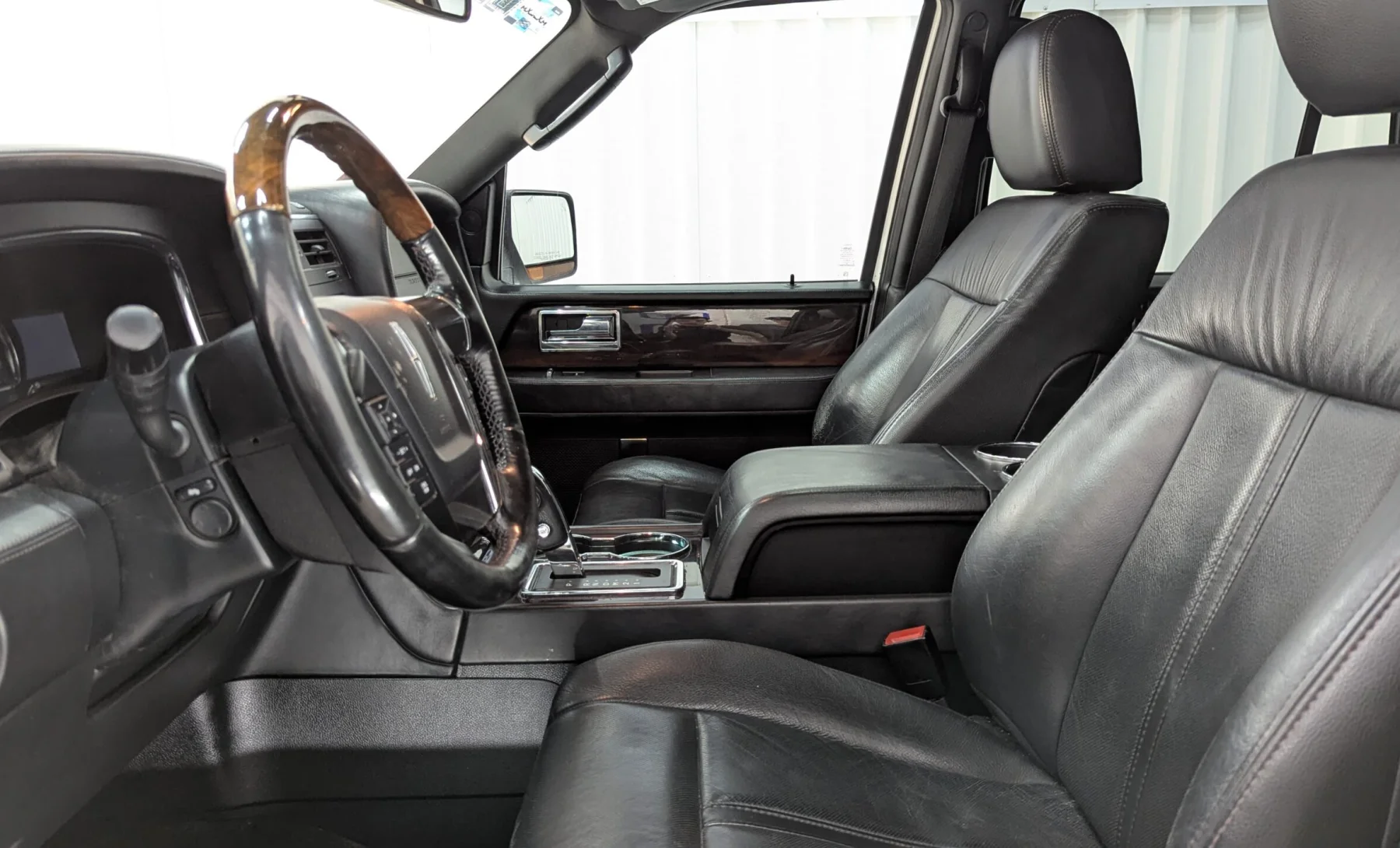 Lincoln Navigator Base 2016 — interior 3 de 4